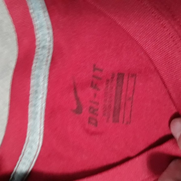 NIKE DRI FIT RED WORKOUT SHIRT MEDIUM - Picture 3 of 4